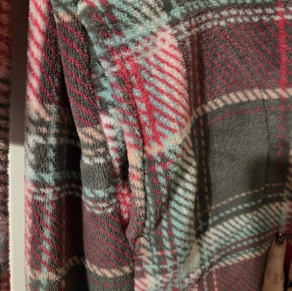 ULTA Bath robe. - Picture 5 of 8